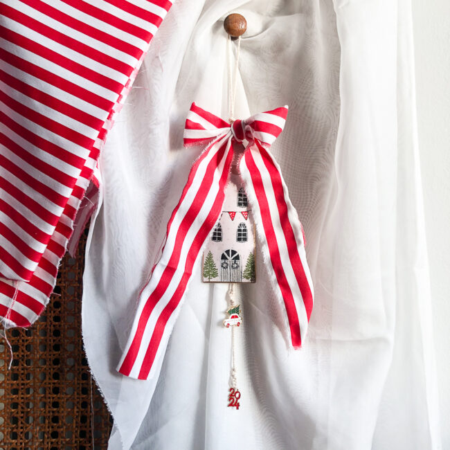 Mistletoe charm 2024